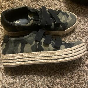 Mix no 6 camouflage shoes 8.5 look new